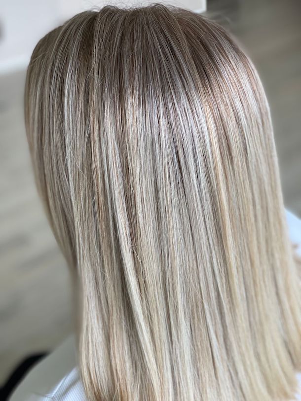 Vjola Hair & Make-up Artist  in Niederwangen-blond